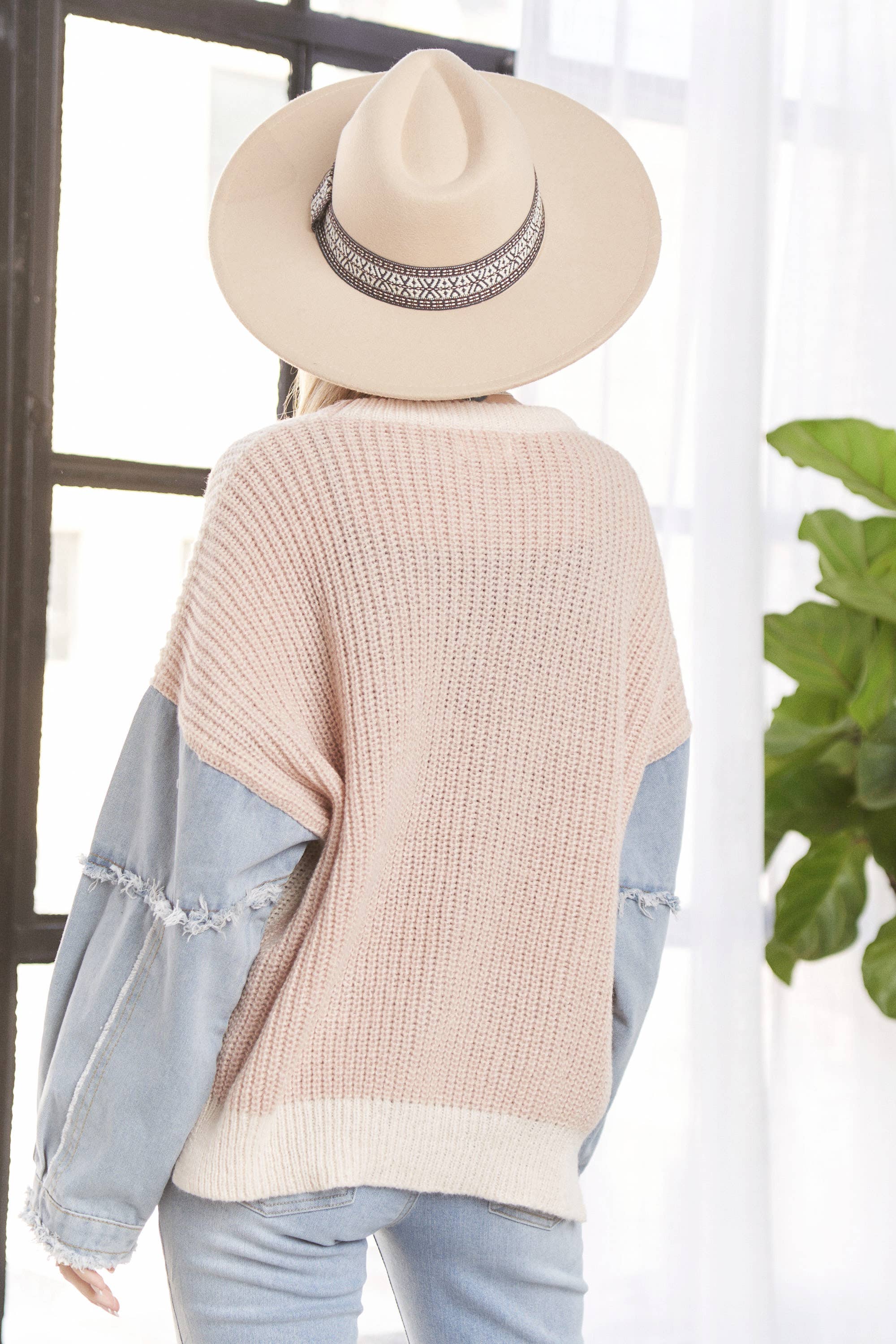 FRAYED DENIM SLEEVE SWEATER TOP