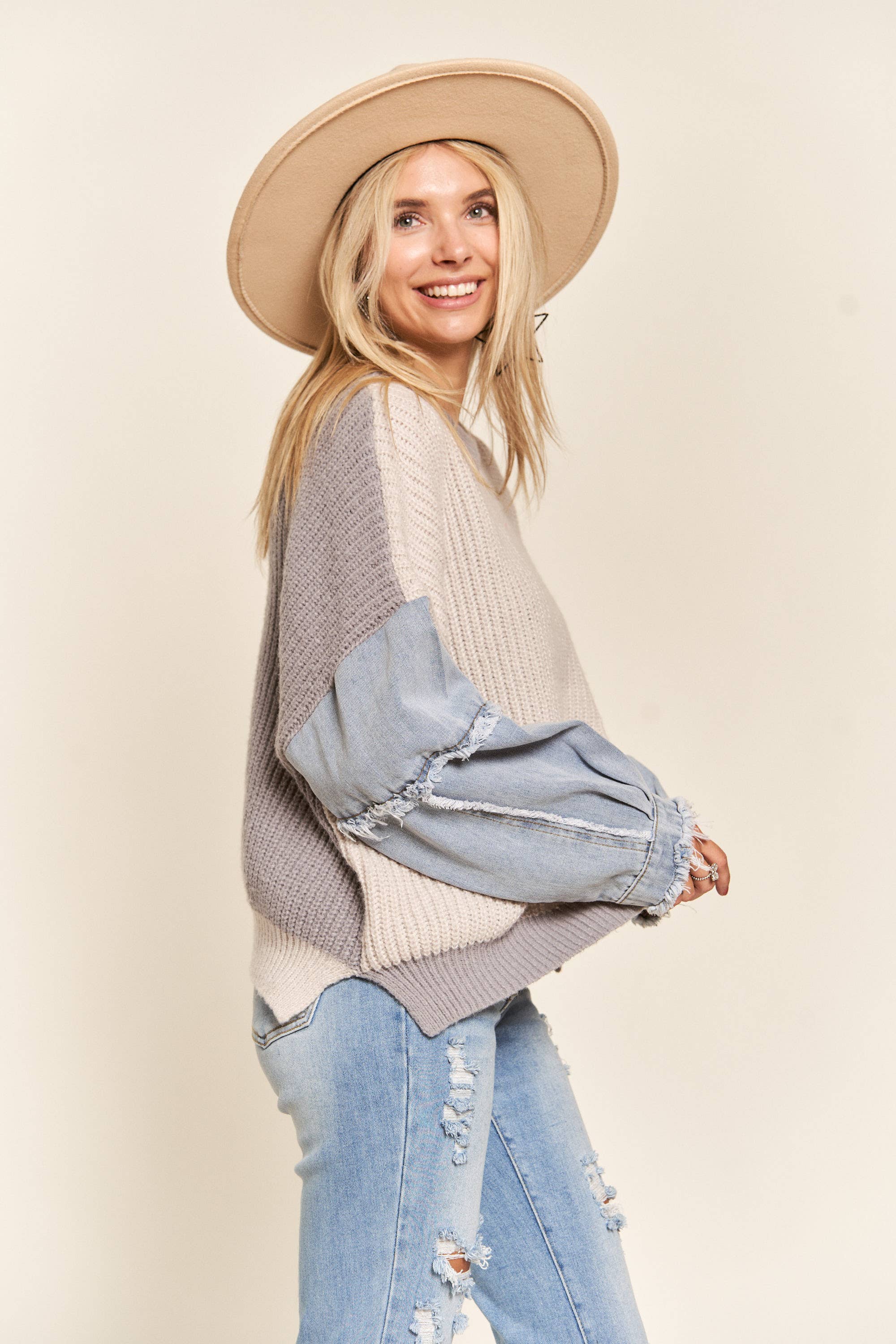 FRAYED DENIM SLEEVE SWEATER TOP